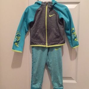 Nike Dri-Fit suit 💙💚